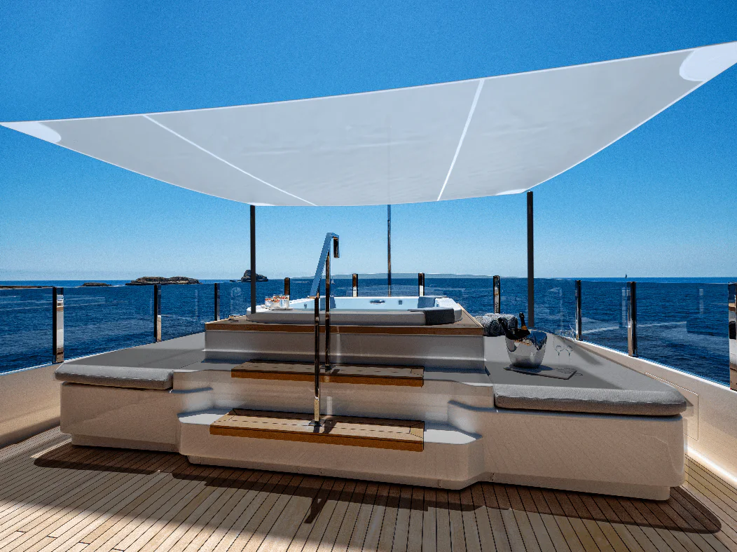 render jacuzzi en yate